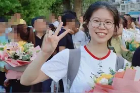 高考完独自挑行李的女生，给95％年轻人上一课：生活没那么多矫情图片