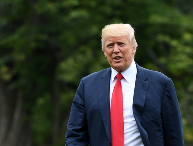 特朗普递刀，高市迎来5路强援，日本开始报复，第一把火烧向东海