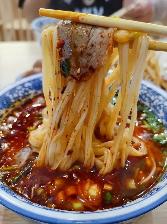 藏不住了！2000万老外“偷摸”涌入中国，这波热潮我们迎来了什么
