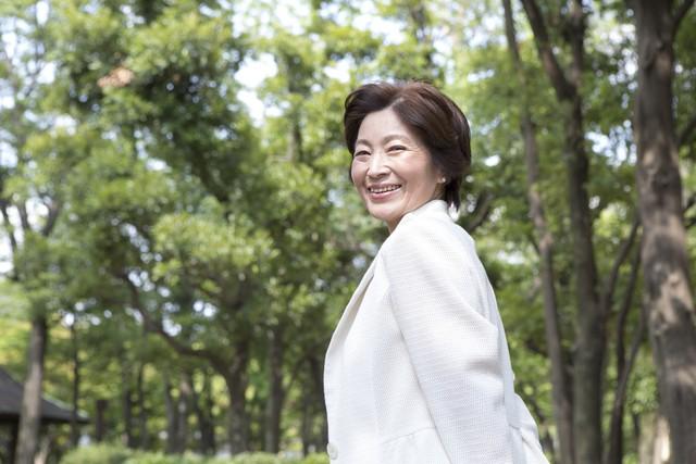 别犟！女人一过50岁，里里外外的变化	，任谁都躲不掉！