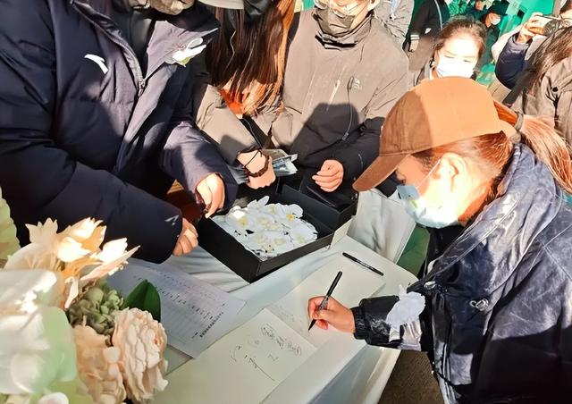 告别仪式当天，何晴生前担心的事还是发生，许亚军的话有人信了