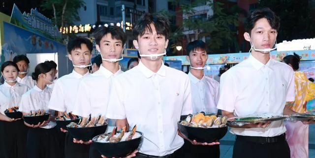 吃鸡、吃醋、吃海鲜!海口首届“鲜”吃文化节火热开席→