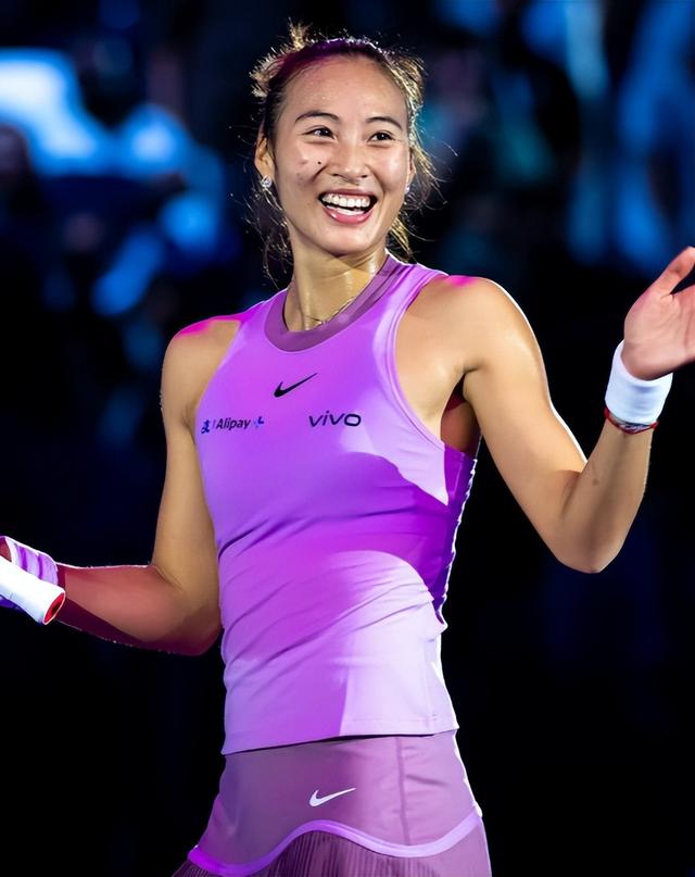 人民日报宣布退赛，暴露22岁郑钦文真实处境，原来李娜真的没说错