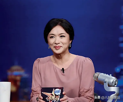 面相变了！逃到国外半年后，57岁金星近照曝光，早年风光已然不再