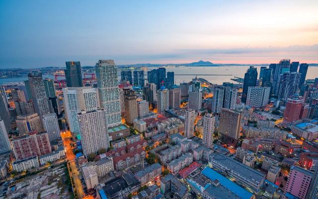 这座海滨城市,被誉为浪漫之都,风景优美,值得一去