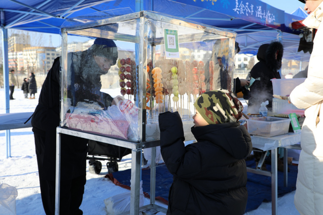 临江市2025年鸭绿江冰雪民俗文化旅游季暨雪地拔河挑战赛启动