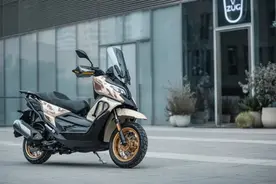 不同寻常的ADV踏板，赛科龙RT2ADV版静态解读图片