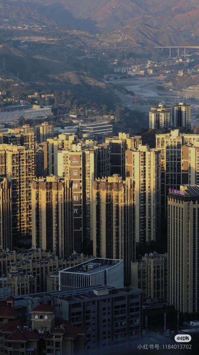 美疯了！高铁直达“四川小三亚”，花海开爆！草莓按盆吃，烧烤香迷糊！