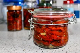 每天喝一两枸杞白酒，对身体有益吗？医学专家告诉你答案图片