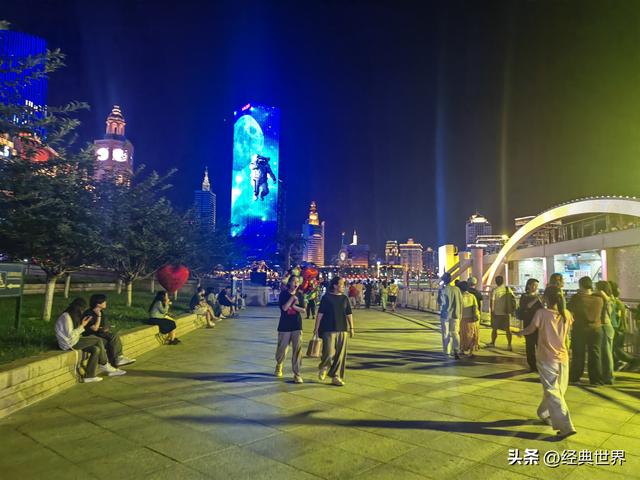 夜幕下的海河
