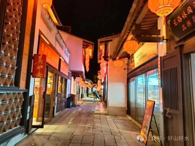 行香子·游后港古街 // 绘毓