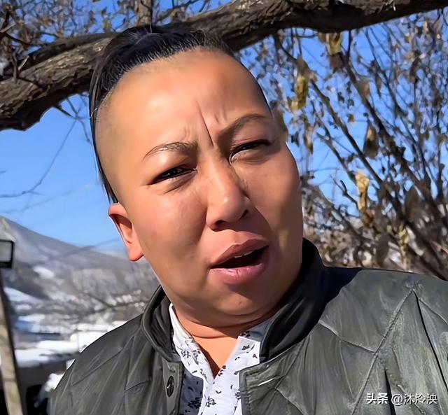 装疯卖傻，不学无术的跳梁小丑，转眼却成人上人，是谁捧红了他们