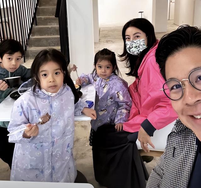 摊牌了！结婚13年，郭晶晶再次迎来喜讯，原来霍震霆当年没说错