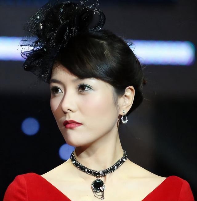 钱再多有什么用？被紧急送医院的汪涵老婆，给所有40岁女性提了醒