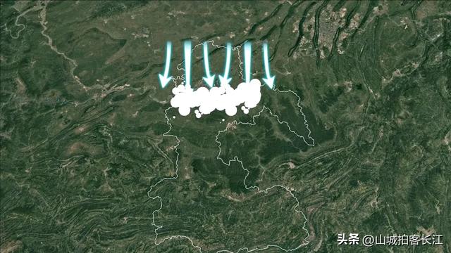 四川热得像“蒸笼”的城市，古代和成渝三足鼎立，美景小吃一大堆