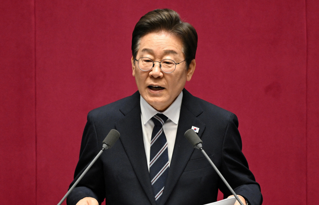 芯片补贴成最大骗局？特朗普盯上韩国命根子，李在明做两手准备