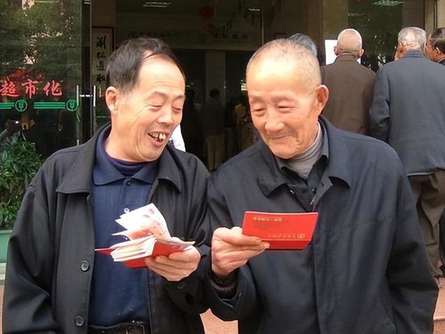 江苏企退2026过渡养老金补发传来喜讯，补发金额可查，补了多少？