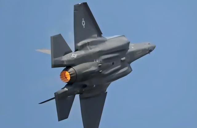 一年8艘盾舰碾压美舰！美国战略收缩，中国的机遇要来了