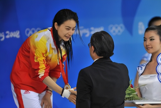 霍震霆没想到，44岁儿媳郭晶晶再次官宣喜讯，让整个阔太圈沉默了