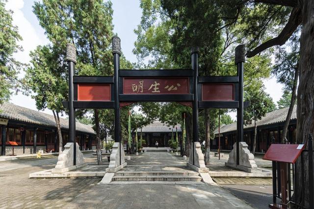 直隶心脏漫游记：在总督衙署、千年莲池与老街烟火里，遇见保定