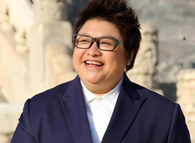 贪污上亿、假慈善？被实名举报的韩红，终于明白她终身不嫁的原因