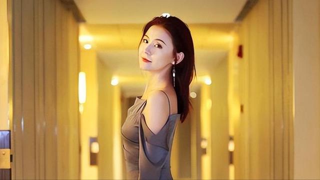 张艺谋也没想到，39岁“未婚生子”的热依扎，已走上另一条上坡路