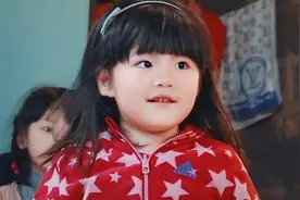 《爸爸去哪儿》五位萌娃现状，王诗龄16岁开大劳，kimi帅到认不出图片