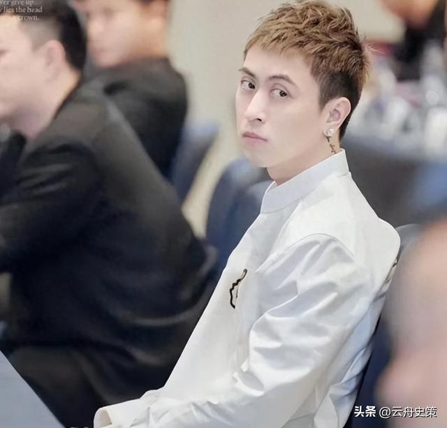 坐3.6亿飞机，戴1000万名表，拿5000万炒股的秦奋究竟什么背景