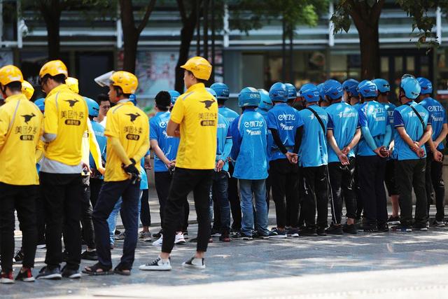 全民送外卖，一天2.6亿单都不够分，谁在抢骑手的饭碗？