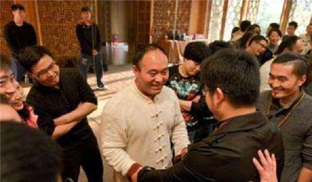 李天金：给马云当保镖年入百万，买房买车，马云卸任后过得咋样？