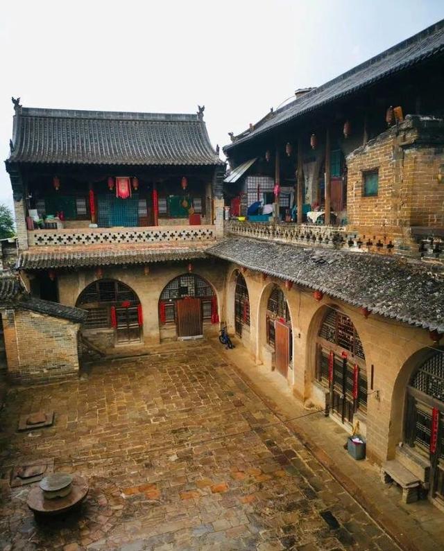 李家山 潜藏在黄土高原深处的布达拉宫