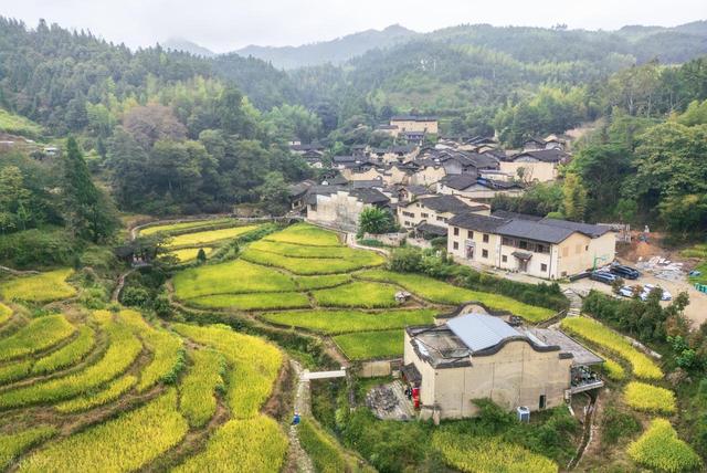 10月-11月，适合秋天去的6个城市，错峰出行，秋景更美