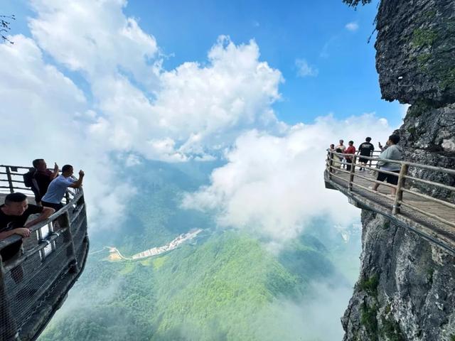 凉爽新大陆！成都出发高铁2.5h抵拢18℃的古韵之城，风景堪比阿勒泰，美食多到吃不完！