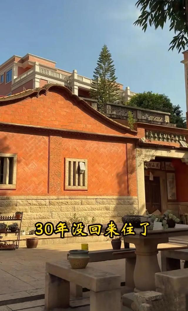 赖昌星前妻现状曝光：曾明娜独居3000平老宅	，穿麻布衣用灶台做饭