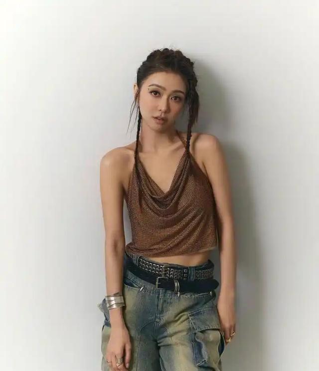 “香港最后一个天后	”	，被拍到和黑人出入酒店，如今43岁孤身一人