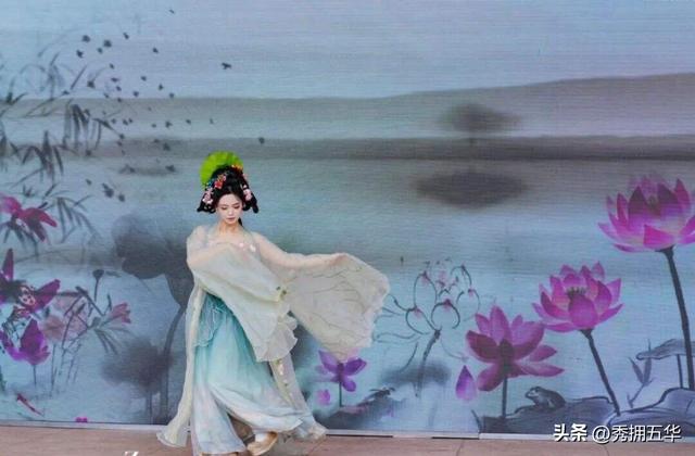翠湖公园第十三届荷花展之“荷花仙子”大赛，文化雅韵映荷风
