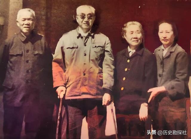 韩先楚夫人有多美？1970年的珍贵留影，她50岁容貌出众天生丽质