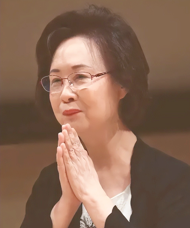 琼瑶遗作重燃：让平家子女和整个娱圈沉默，谁还记得《还珠格格》