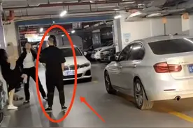 停车场两女子打架后续：看戏男子被网暴，上演教科书式澄清。图片