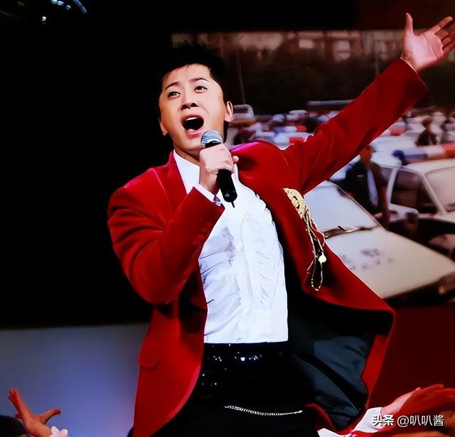 他8次上春晚，作死被捕入狱，如今56岁无人问津	，沦落到四处走穴