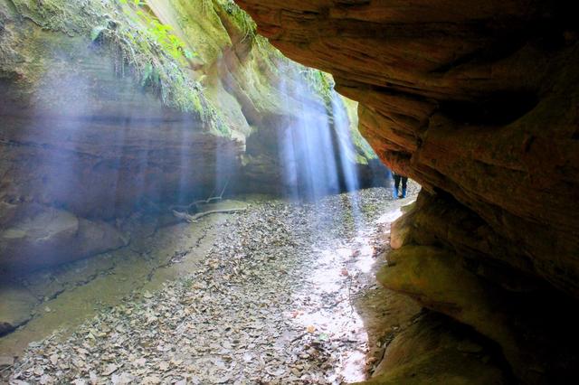 甘泉大峡谷...等等先游个无名野谷（烟火光影）
