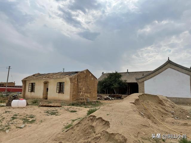 达茂旗达尔罕、百灵庙、乌克忽洞，固阳银号、忽鸡沟田野考察笔记