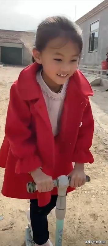 没钱还硬装？宁夏一笑成名拒绝百万签约的小女孩，现在成了这样