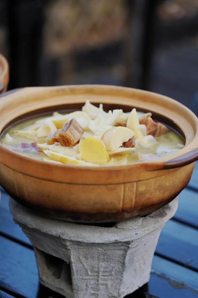 在临安,怎样才算“真土豪”?答案:买猪送房!