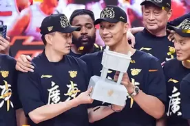 易建联·中国篮球传奇人物图片