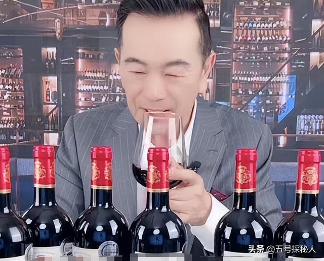 表面德高望重，背地里一肚子坏水，这四位老艺人太让人意外了