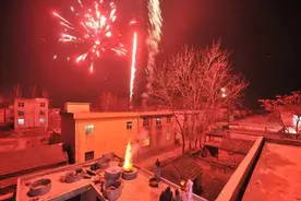 多地官宣！今年春节可燃放烟花爆竹！限制是......图片