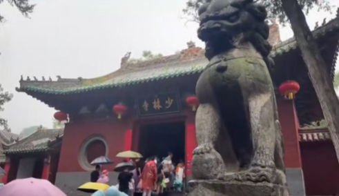 少林以慈悲为怀？释永信被抓不足半月，一场大雨少林再次让人失望