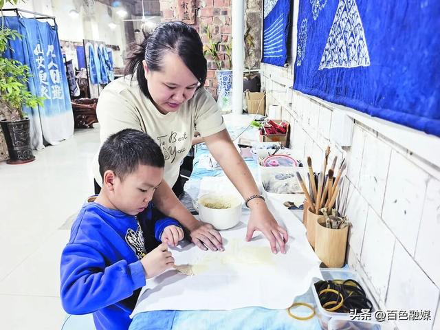 文创产品让游客把“百色记忆”带回家