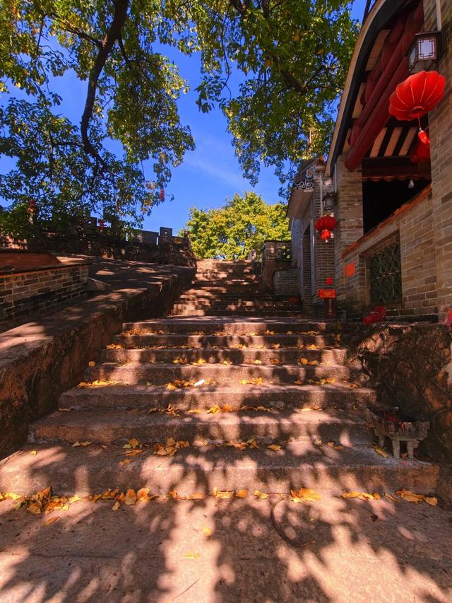 在勒北，偷一日闲，新旧交织引客来